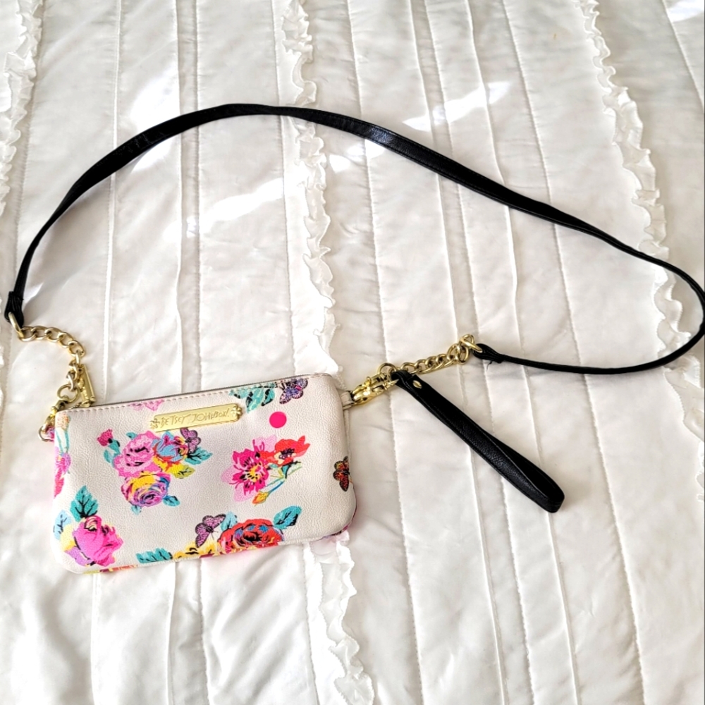 Betsey Johnson Crossbody Floral Off White Purse w USB Charger